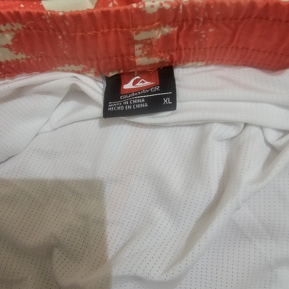 NWT quicksilver lined 7" swim trunks - Picture 6 of 8